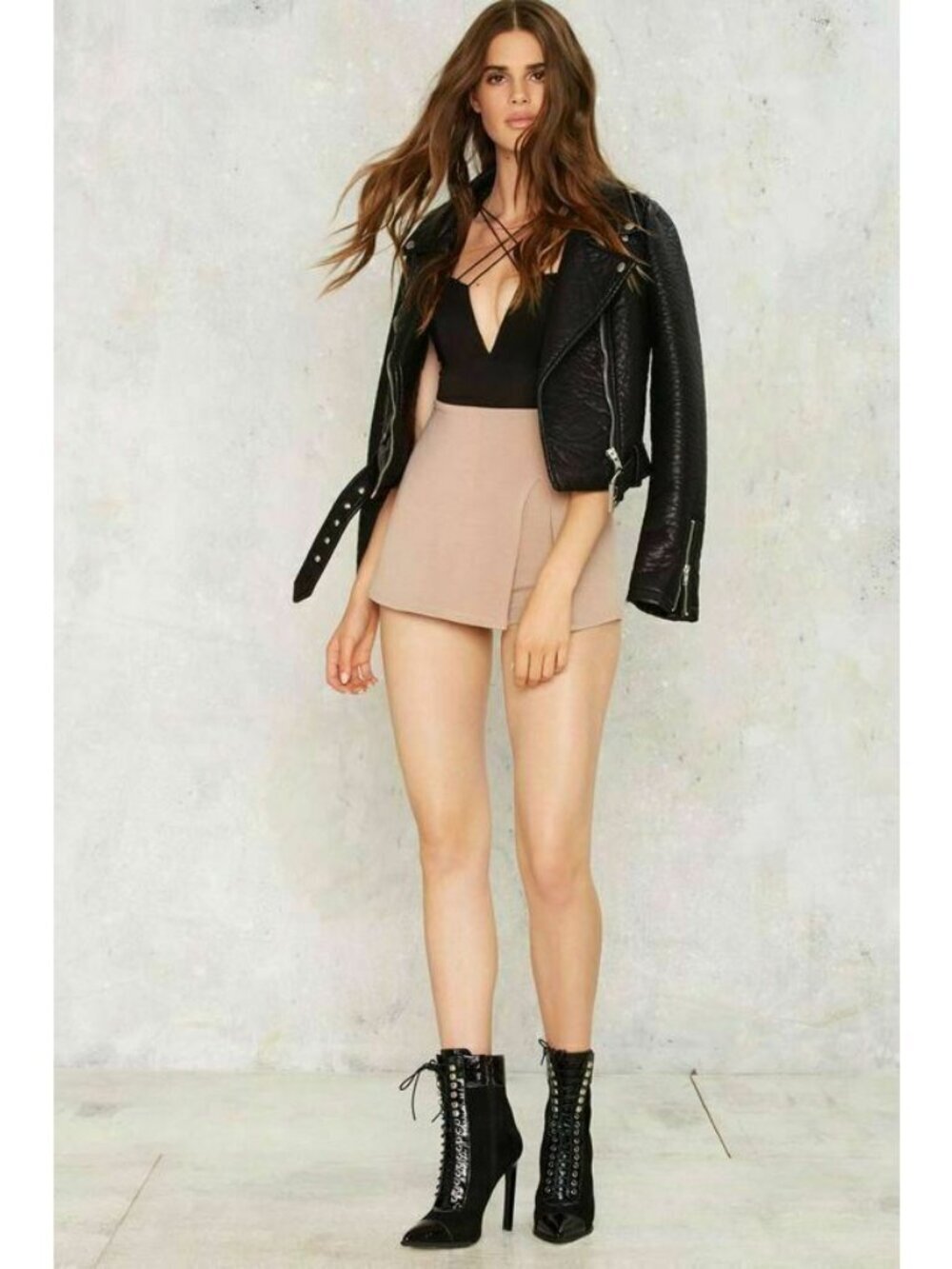 Nasty Gal Slit Pretty Skort Taupe Stretch Mini Skirt Size M NWOT - Picture 4 of 11